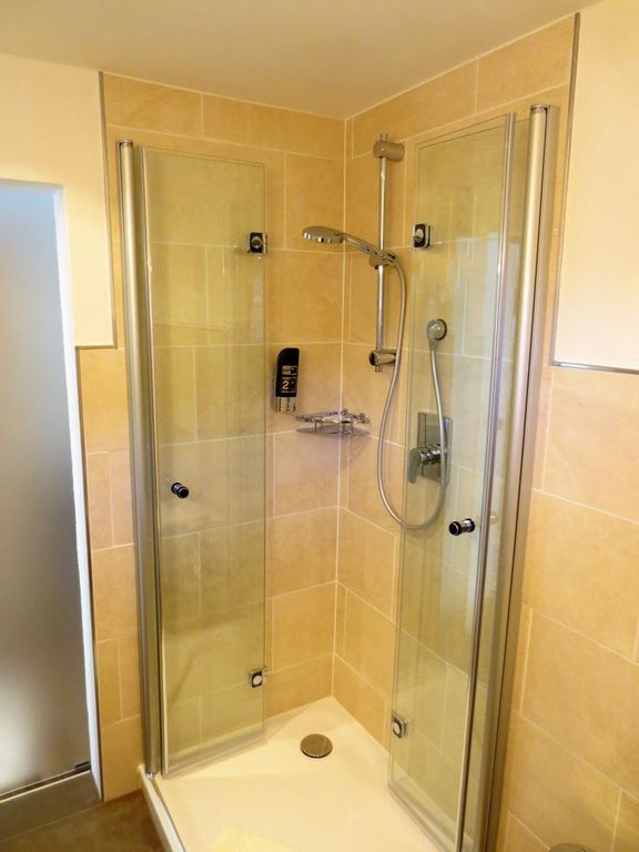 img_3891_dusche__doppelzimmer_24-kleiner.jpg